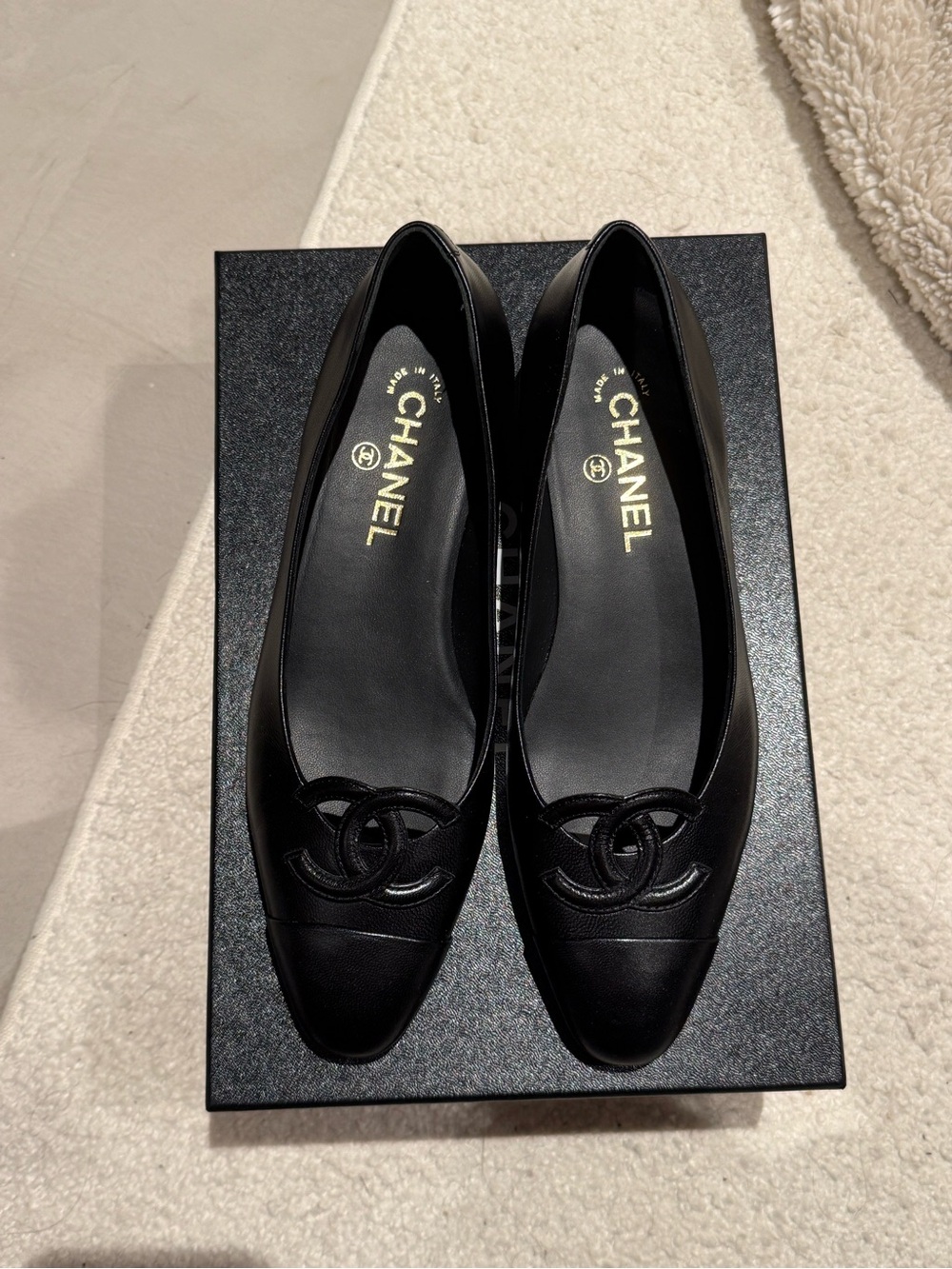 CHANEL Black Leather CC Logo Ballet Flats